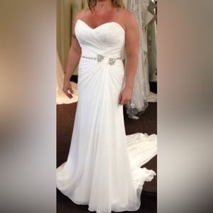 Sweetheart Maggie sottero Tori wedding dress worn once to Mexico wedding.